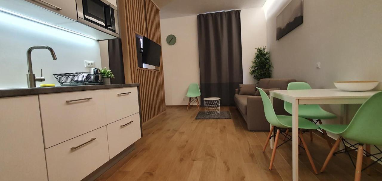 H4U Smart Deluxe Appartement Zagreb Buitenkant foto