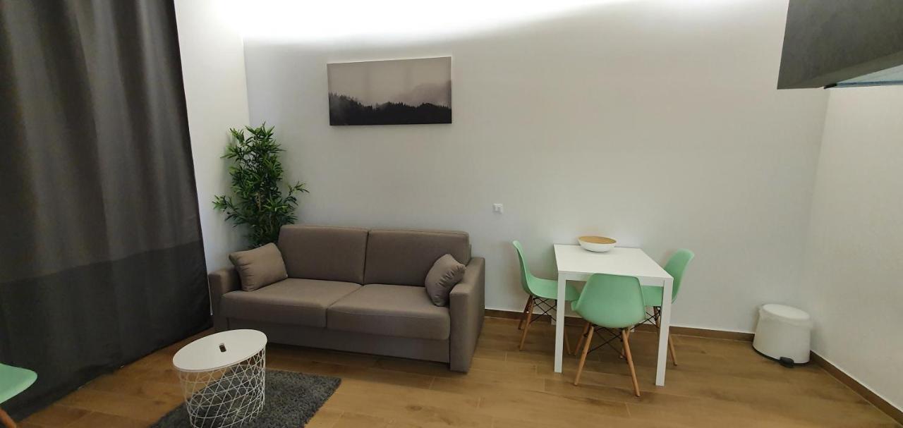 H4U Smart Deluxe Appartement Zagreb Buitenkant foto