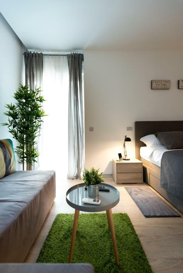 H4U Smart Deluxe Appartement Zagreb Buitenkant foto