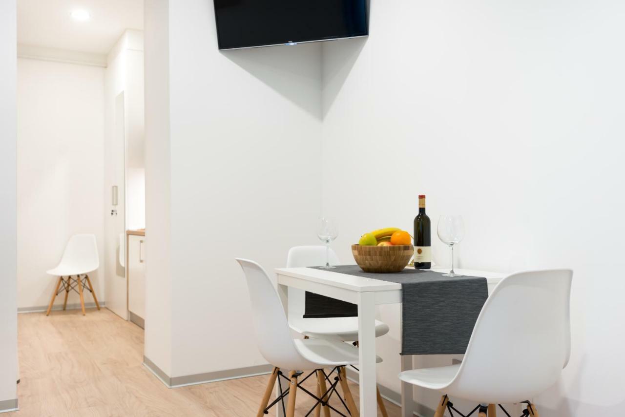 H4U Smart Deluxe Appartement Zagreb Buitenkant foto